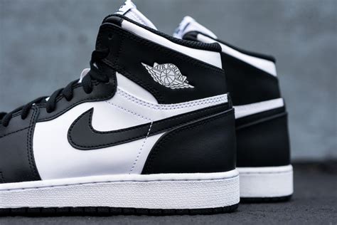 nike air jordans schwarz weiß|jordan 1 preisliste.